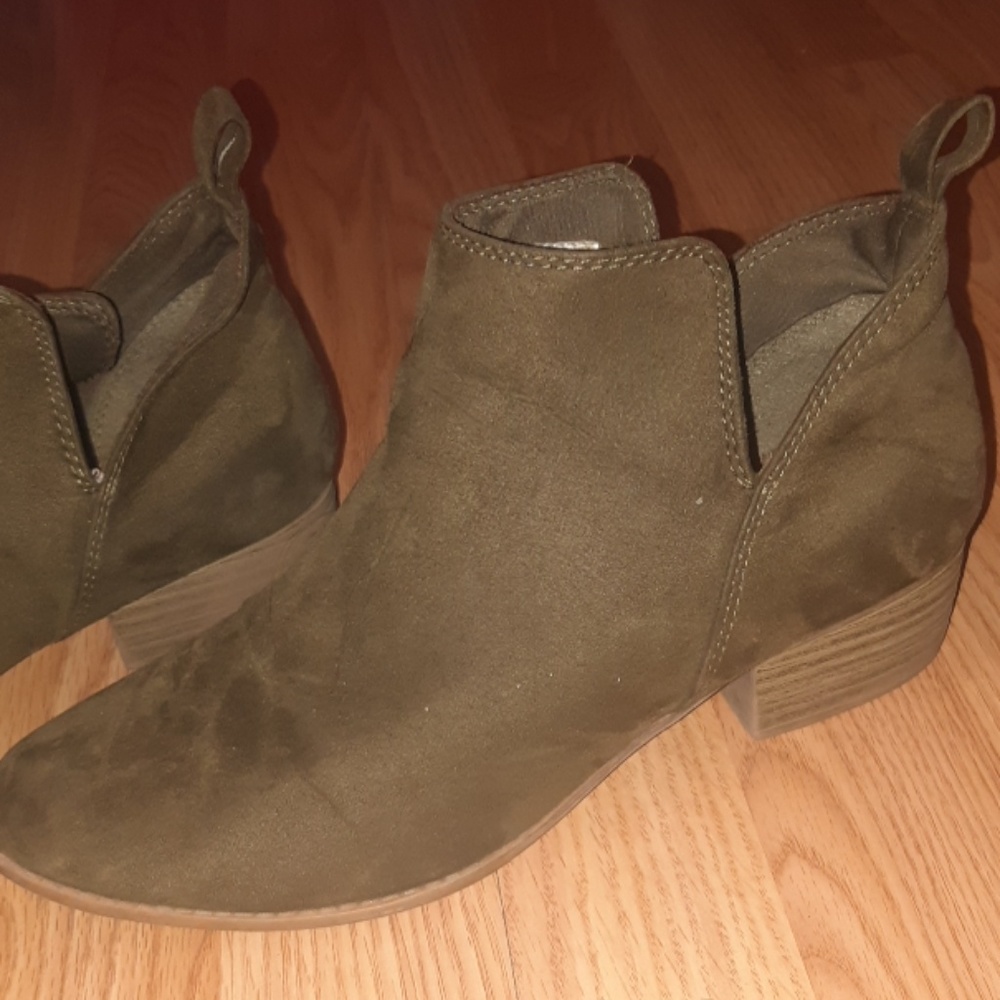 AMERICAN EAGLE SHOES